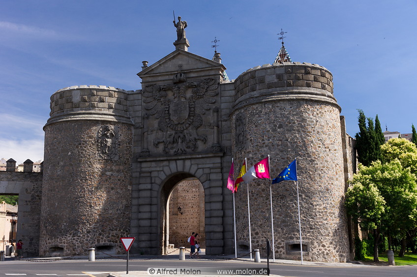 02 Puerta de Bisagra gate