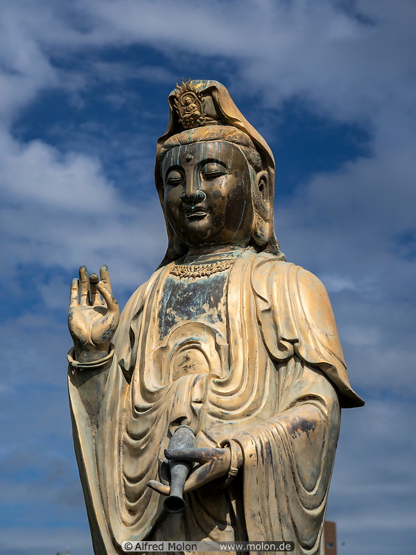 04 Guanyin statue