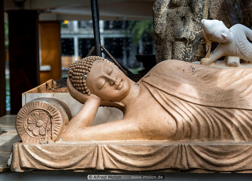 08 Reclining Buddha statue
