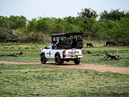 32 Safari jeep