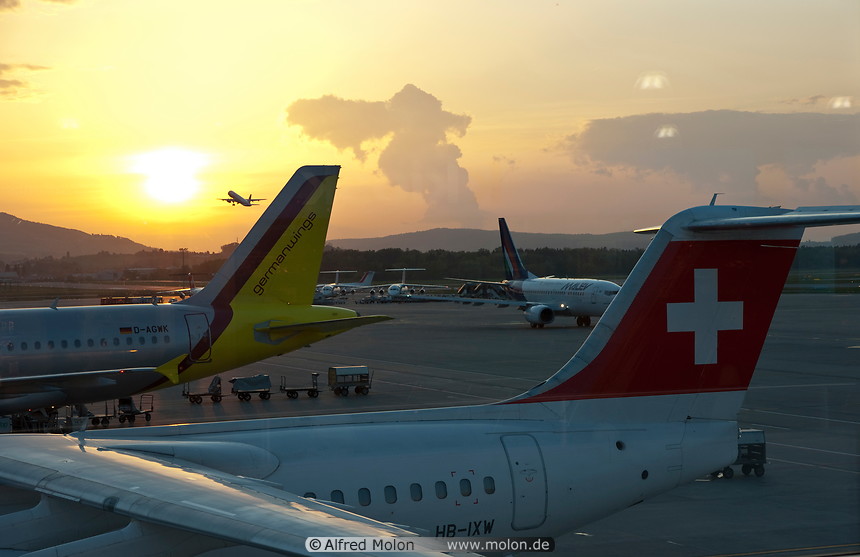 05 Sunset and planes