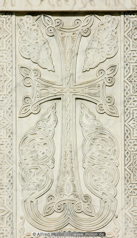 08 Armenian martyrdom monument - cross
