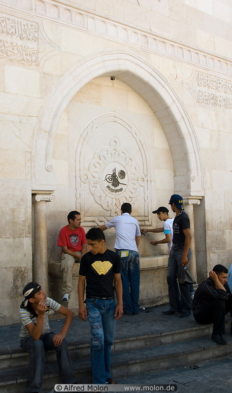 04 Fountain on Bab al-Barid square