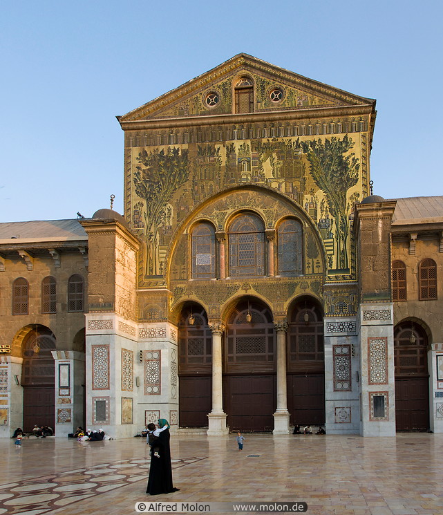18 Transept facade with golden mosaics