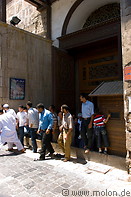 05 Pilgrims exiting mosque after noon prayer