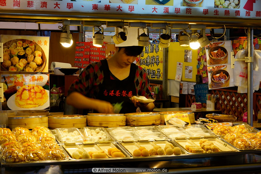 09 Food stall in night market