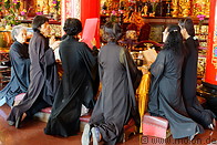 14 Believers praying in Ciji temple