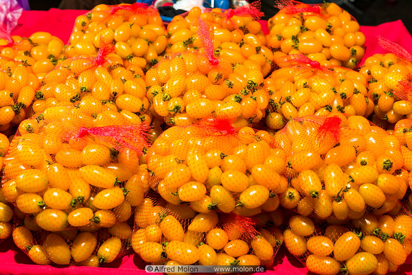 08 Yellow tomatoes
