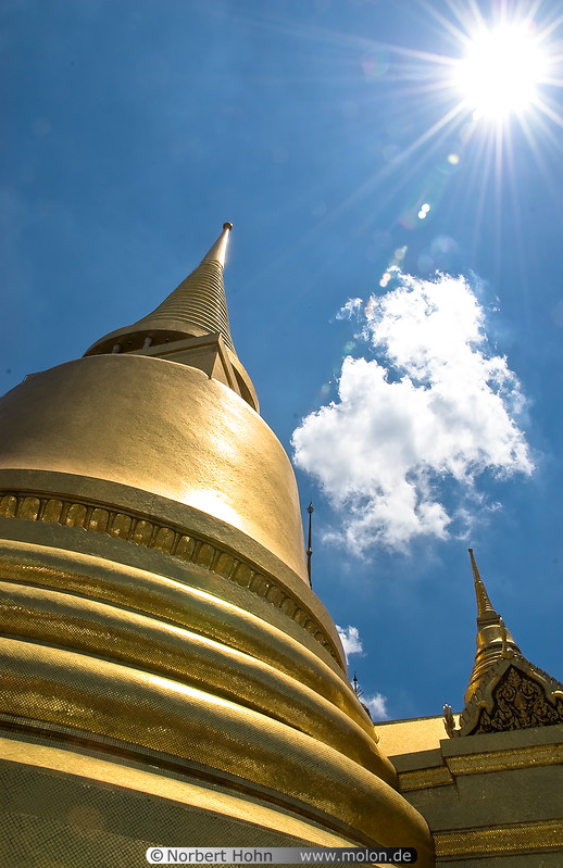 19 Golden chedi Phra Sri Rattana