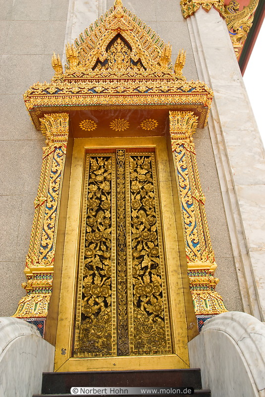06 Decorated golden door