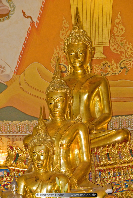 01 Golden Buddha statues