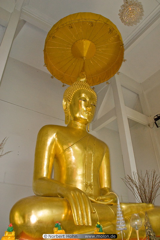 06 Golden Phra Buddha Sing statue