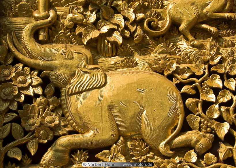 12 Golden wood carvings