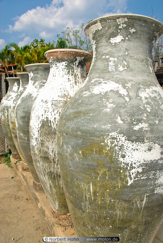 73 Amphoras