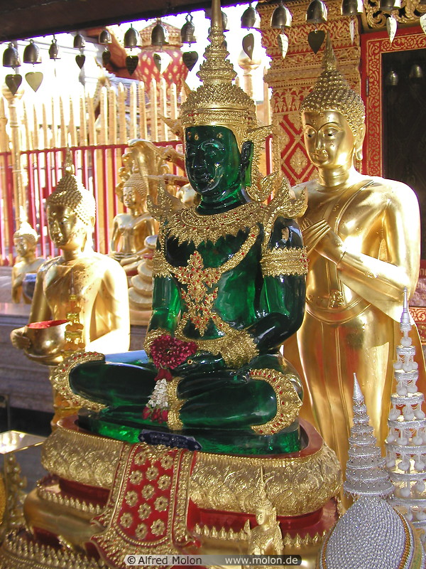 28 Doi Suthep - Buddha statue