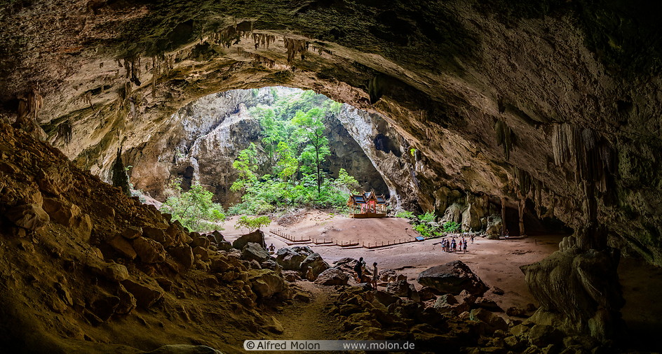 22 Khuha Kharuehat pavilion in Phraya Nakhon cave