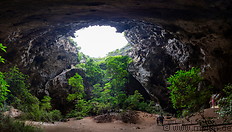 25 Phraya Nakhon cave