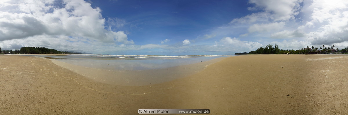 05 Panoramic view of beach