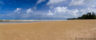 04 Panoramic view of beach