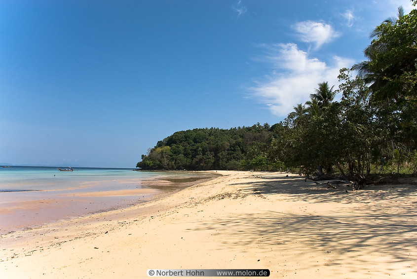 19 Phi Phi Don beach