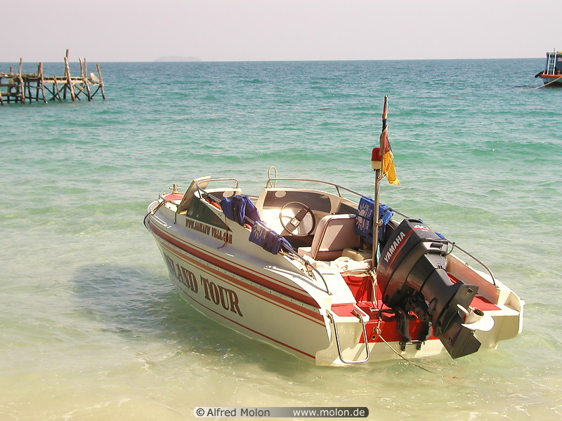 08 Motor boat at Ao Cho beach