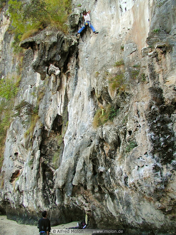 08 Rock climbing