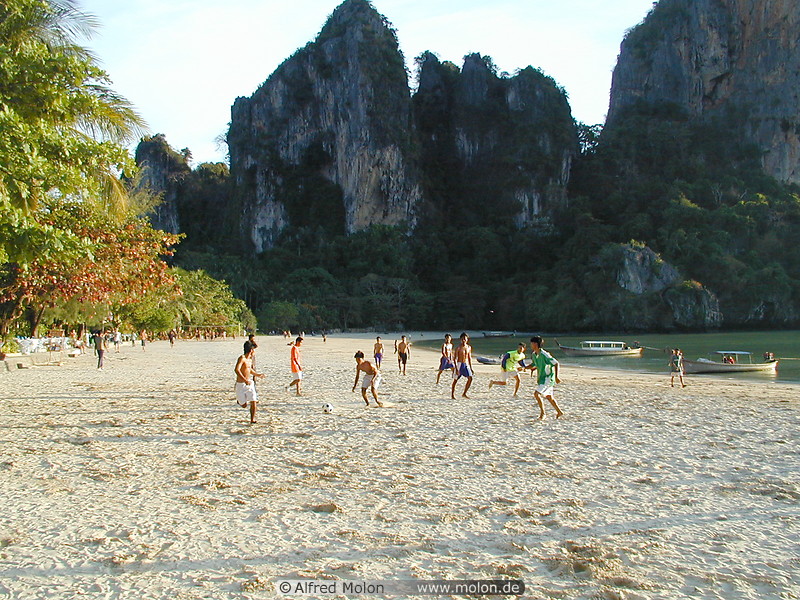 21 Rai Leh west beach
