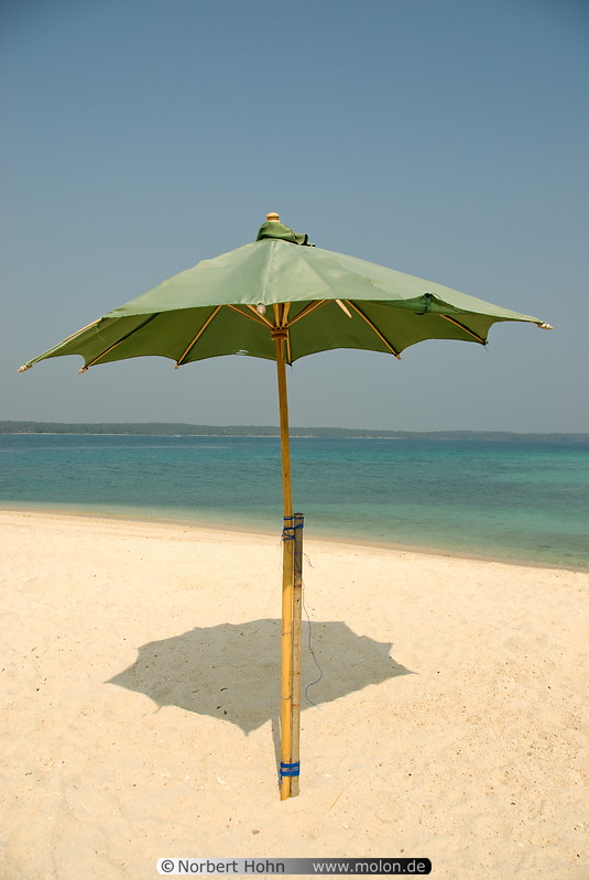 07 Sunshade on the beach on Rayang island