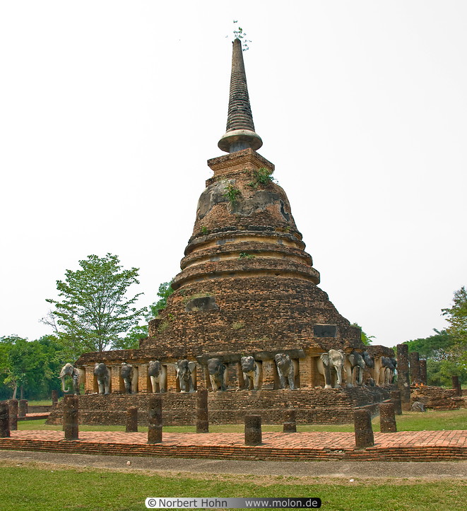 16 Chedi of Wat Chang Lom 