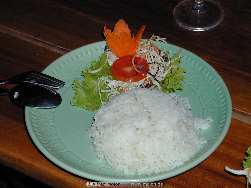 05 Rice with salad