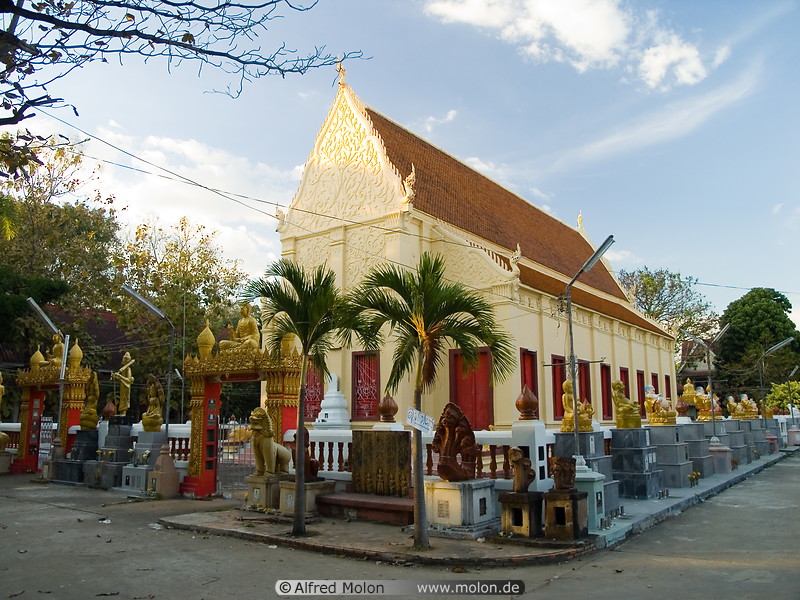 12 Buddhist temple