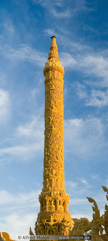 20 Golden decorated column