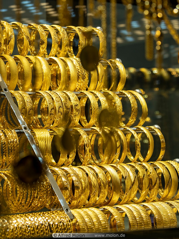 11 Gold jewellery shop