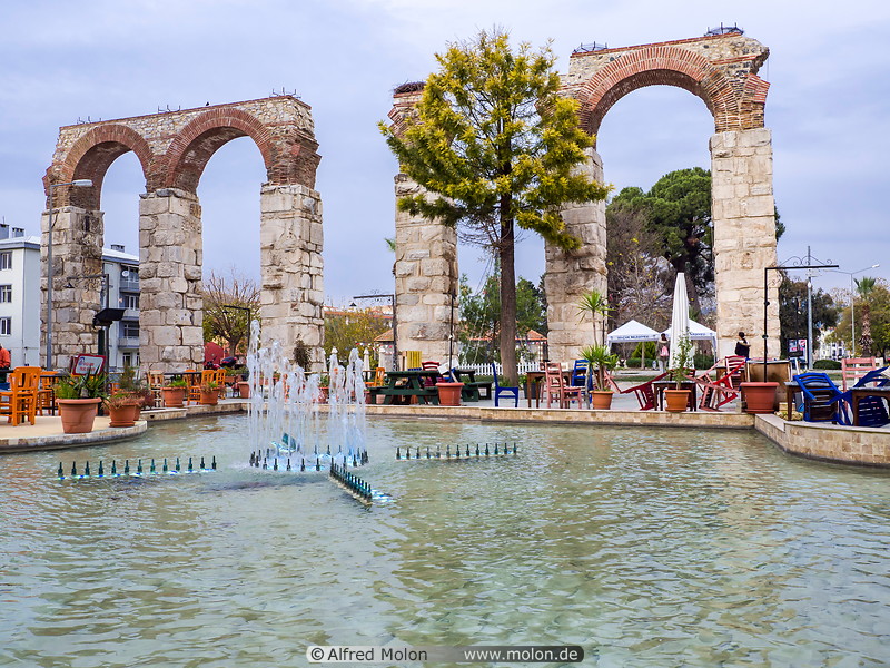 44 Selcuk fountain and Byzantine aqueduct