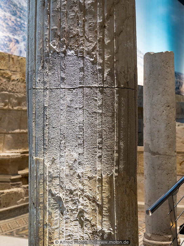 04 Columns in the Zeugma museum