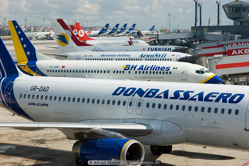 11 Planes in Istanbul airport