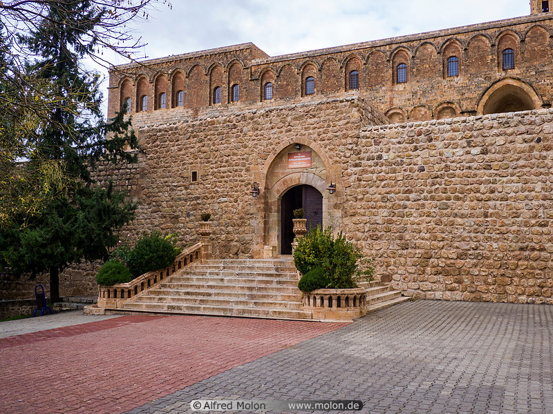 14 Deyr-az-Zaferan monastery