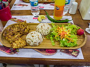 05 Rice with chicken and salad