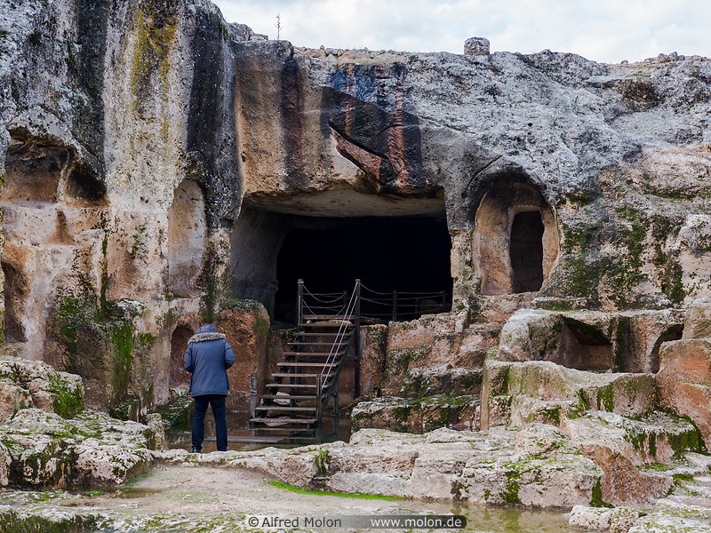 56 Tourist entering Hilar cave
