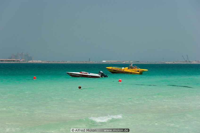 06 Motorboats anchored off Jumeirah beach