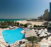 02 Pool and Jumeirah beach