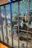 17 Mall of the Emirates skiing area
