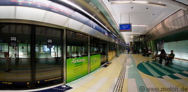 08 Metro platform