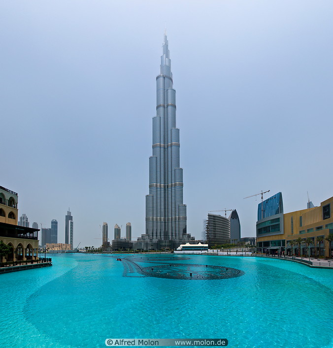 26 Burj Khalifa and pond