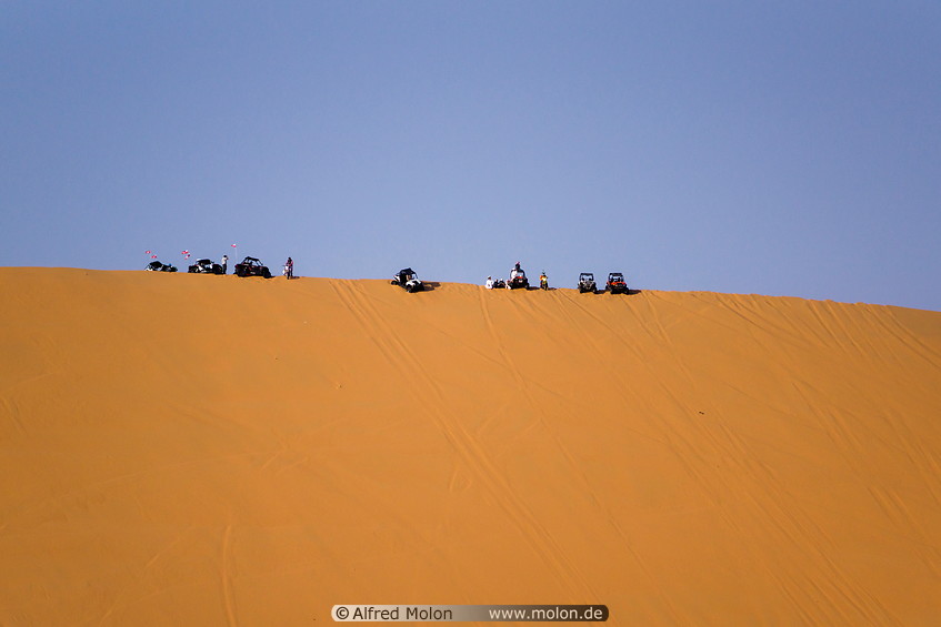 11 Sandrails on top of Moreeb dune