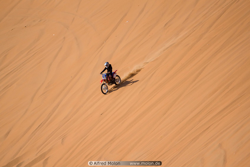 15 Motorbike on Moreeb dune