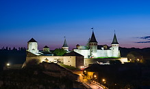 32 Kamianets-Podilskyi castle at night