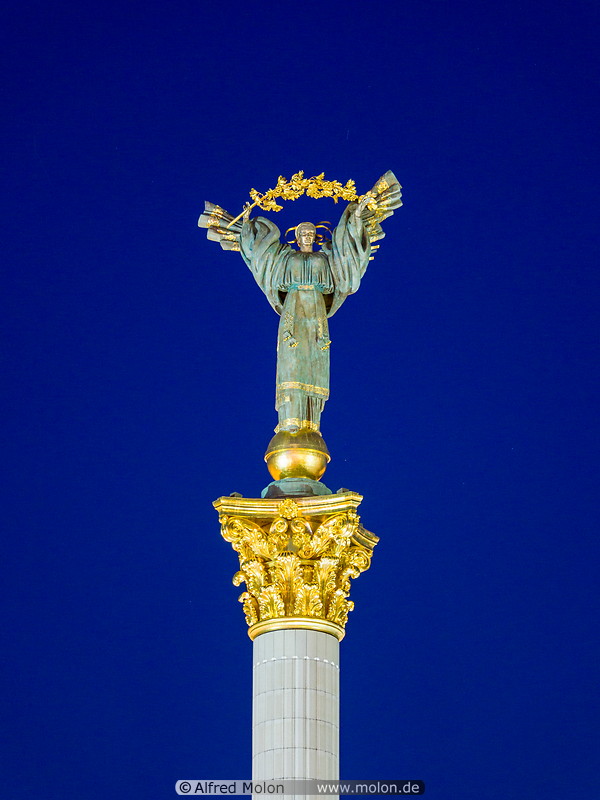 24 Statue of Berehynia