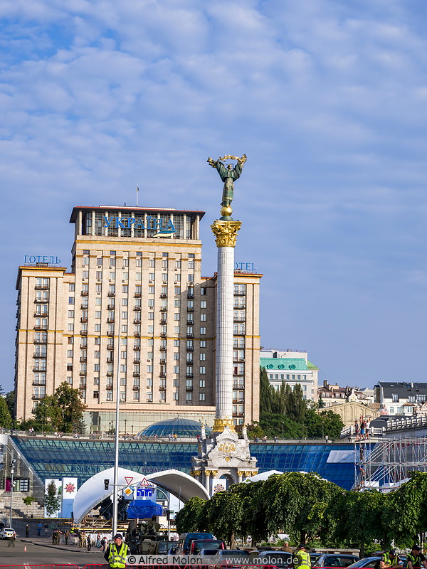 26 Independence monument on Maidan square
