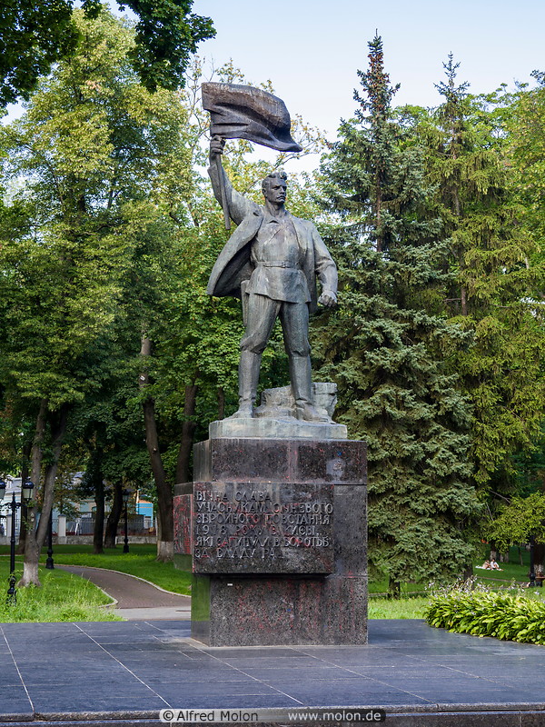 12 1918 uprising statue